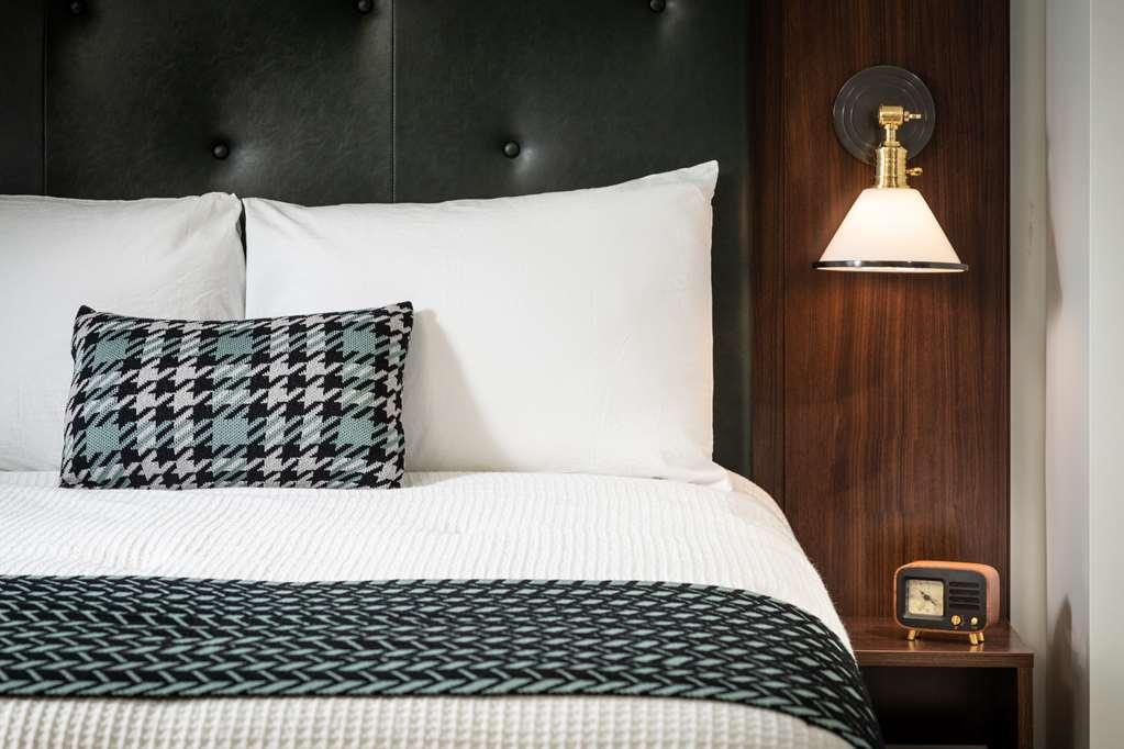 The Liberty Trust Hotel Roanoke Room photo