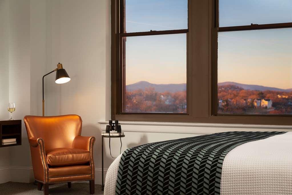 The Liberty Trust Hotel Roanoke Room photo