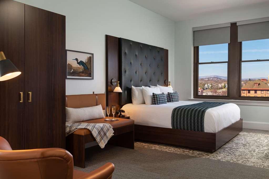 The Liberty Trust Hotel Roanoke Room photo